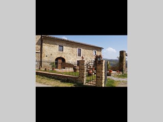 Casale in Vendita a Vicchio, zona Fattoria Farneto, 580'000€, 350 m²