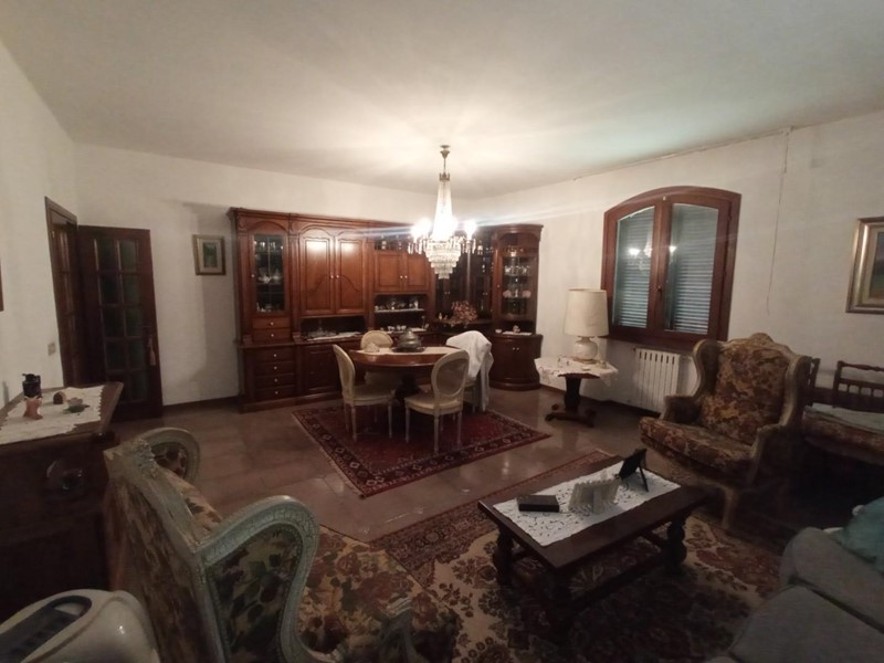 Villa in Vendita a Montopoli in Val d'Arno, zona Capanne, 530'000€, 350 m²
