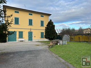 Villa in Vendita a San Miniato, 330'000€, 400 m², con Box