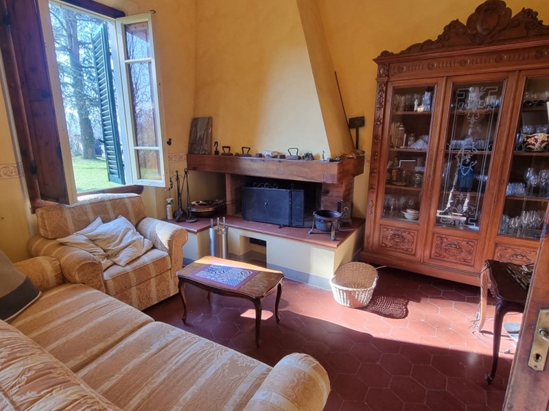 Casa Indipendente in Vendita a Borgo San Lorenzo, 590'000€, 315 m², con Box