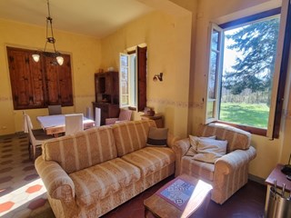 Casa Indipendente in Vendita a Borgo San Lorenzo, 590'000€, 315 m², con Box