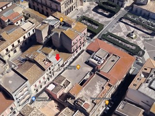 Immobile commerciale in Affitto a Vittoria, zona Via Cavour, 160 m²