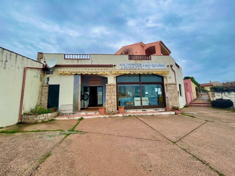Immobile commerciale in Vendita a Arzachena, zona Cannigione, 490'000€, 170 m², arredato