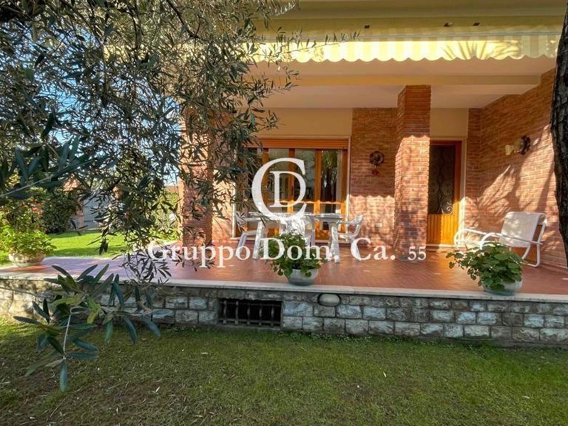 Villa bifamiliare in Affitto a Forte dei Marmi, 12'000€, 200 m², arredato