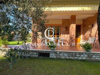 Villa bifamiliare in Affitto a Forte dei Marmi, 12'000€, 200 m², arredato