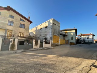 Immobile commerciale in Vendita a Basiliano, 175'000€, 1185 m²