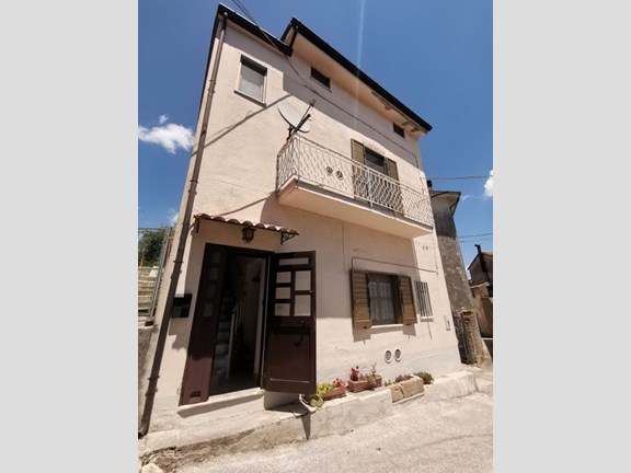 Casa Indipendente in Vendita a Galluccio, 39'990€, 100 m²