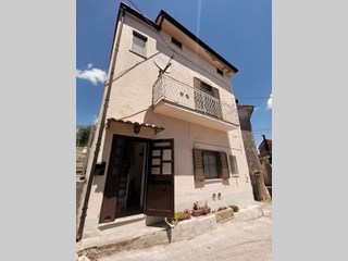 Casa Indipendente in Vendita a Galluccio, 39'990€, 100 m²
