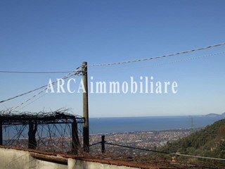 Casa Semi Indipendente in Vendita a Pietrasanta, 250'000€, 180 m²
