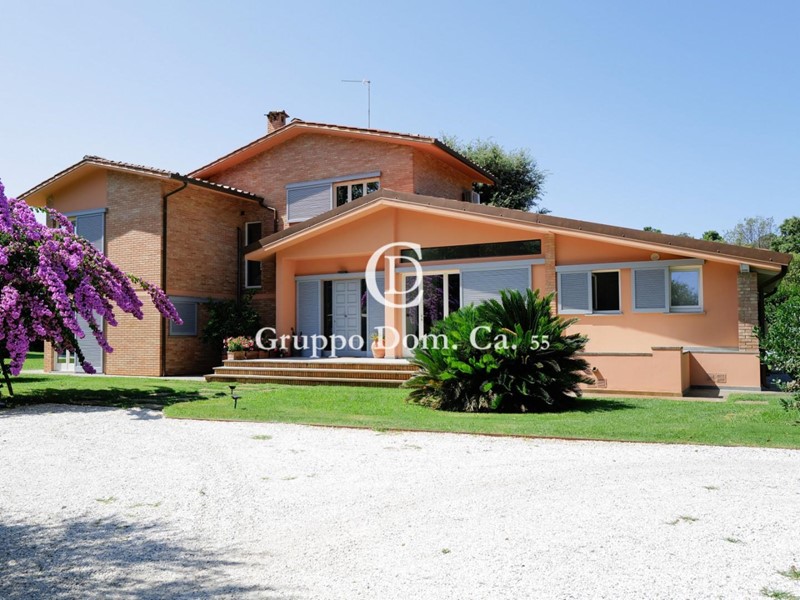 Villa in Affitto a Pietrasanta, zona Motrone, 45'000€, 280 m², arredato