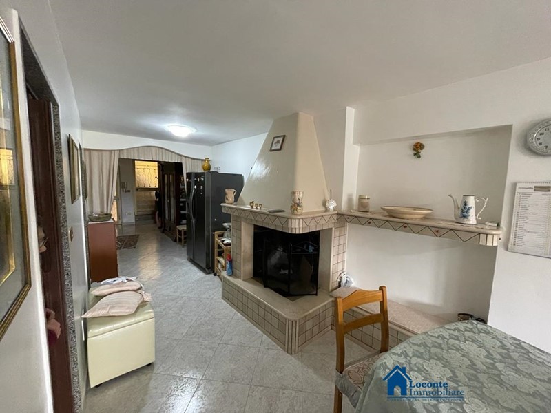 Casa Indipendente in Vendita a Cellamare, 175'000€, 160 m²