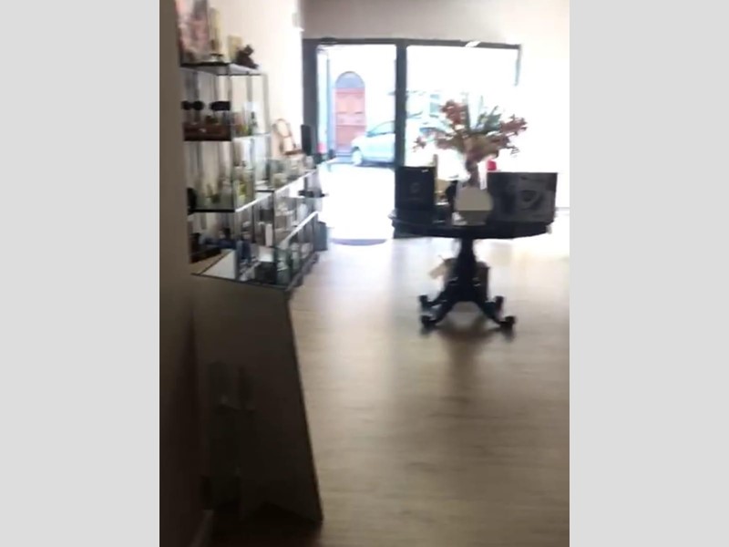 Immobile commerciale in Vendita a Cascina, zona San Frediano a Settimo, 100'000€, 60 m²