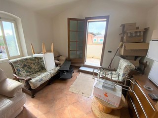 Quadrilocale in Vendita a Carrara, zona Avenza, 165'000€, 75 m²