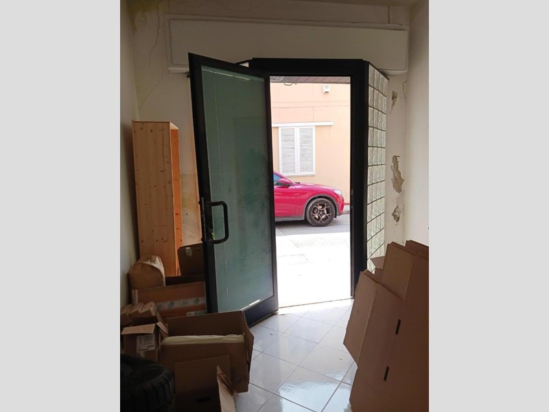 Ufficio in Vendita a Cascina, zona San Frediano a Settimo, 30'000€, 40 m²