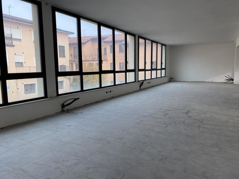 Ufficio in Affitto a Thiene, 250 m²