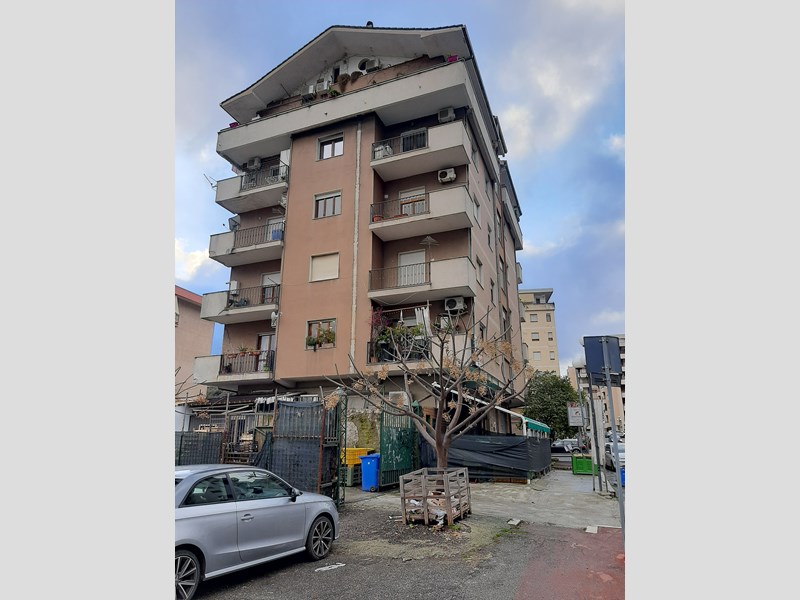 Ufficio in Vendita a Rende, zona Roges, 140'000€, 114 m²
