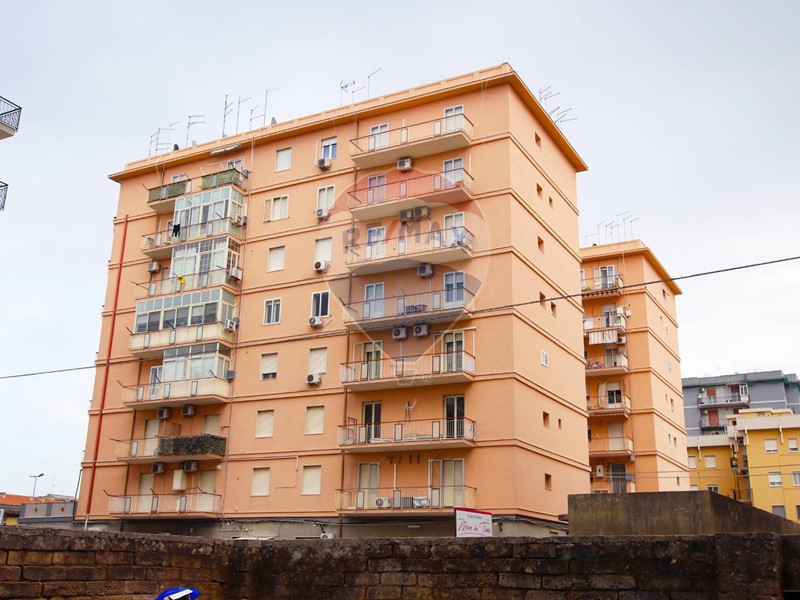 Appartamento in Vendita a Siracusa, zona Scala Greca, 90'000€, 149 m²