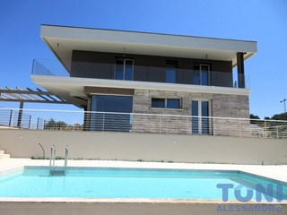 Villa in Vendita a Montelupo Fiorentino, 900'000€, 240 m², con Box