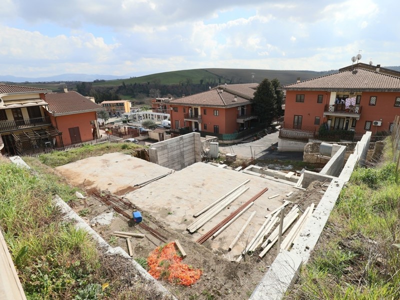 Casa Indipendente in Vendita a Fonte Nuova, 135'000€, 350 m²