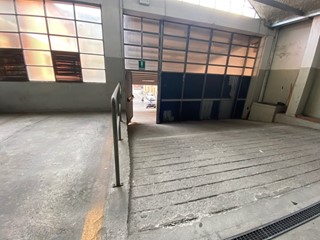 Capannone in Vendita a Como, 430'000€, 600 m²