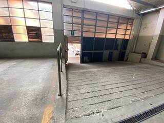 Capannone in Vendita a Como, 430'000€, 600 m²