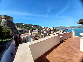 Casa Indipendente in Vendita a Gaeta, zona Medievale, 395'000€, 150 m², arredato