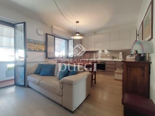 Casa Indipendente in Vendita a Viareggio, 550'000€, 180 m², arredato, con Box