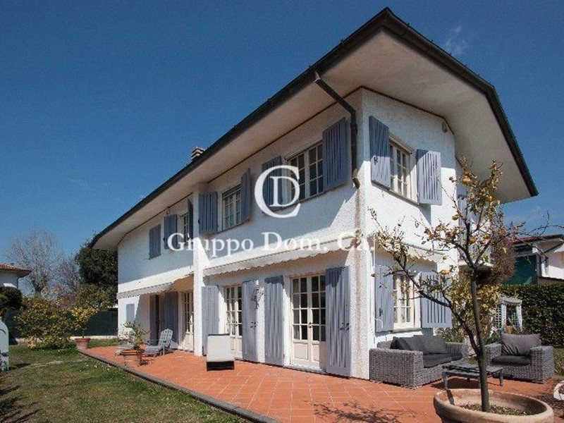 Villa in Affitto a Forte dei Marmi, 35'000€, 160 m², arredato