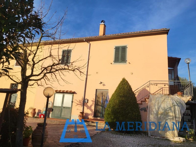 Casa Indipendente in Vendita a Vinci, 320'000€, 235 m², arredato