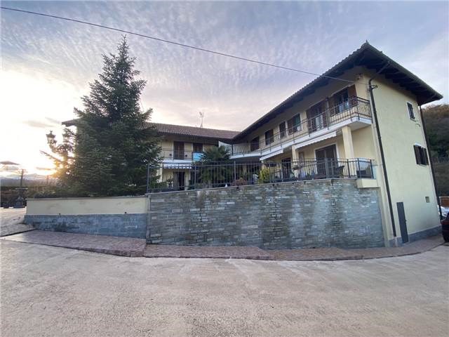 Villa in Vendita a Avigliana, zona campi sportivi, 990'000€, 450 m²