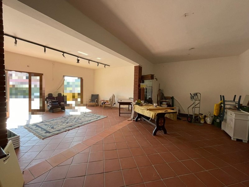 Immobile commerciale in Affitto a Massa, 1'300€, 110 m²