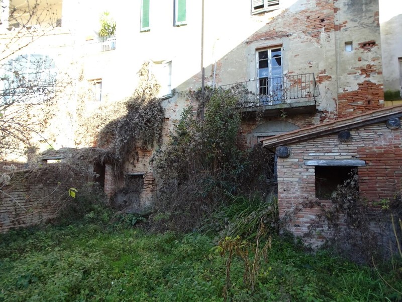 Casa Indipendente in Vendita a San Miniato, 460'000€, 465 m²