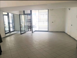 Attività commerciale in Vendita a Sarzana, 95'000€, 78 m²