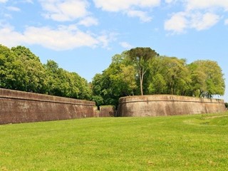 Immobile commerciale in Affitto a Lucca, 1'000€, 90 m²