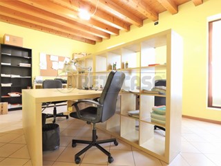Ufficio in Vendita a Longare, 88'000€, 81 m², con Box