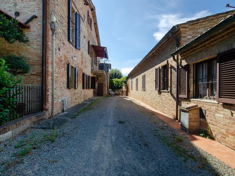 Appartamento in Vendita a Siena, zona Coroncina, 150'000€, 108 m², arredato