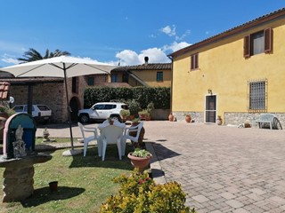 Casa di corte in Vendita a Vicopisano, 465'000€, 270 m², con Box
