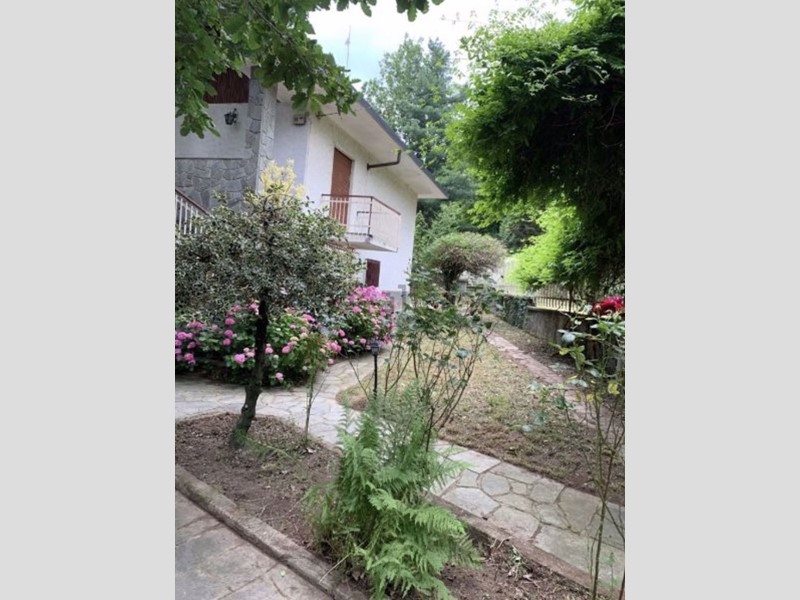 Villa in Vendita a Val della Torre, 260'000€, 350 m²