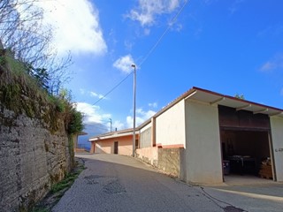 Immobile commerciale in Vendita a Conflenti, zona San Mazzeo Sciosci, 45'000€, 120 m²