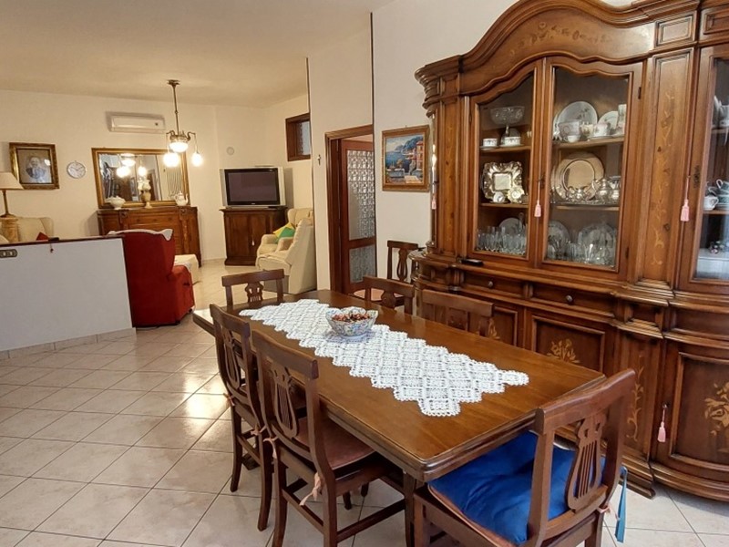 Appartamento in Vendita a Montalcino, zona San Giovanni d'Asso, 80'000€, 140 m²