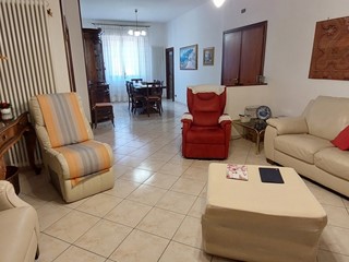 Appartamento in Vendita a Montalcino, zona San Giovanni d'Asso, 80'000€, 140 m²