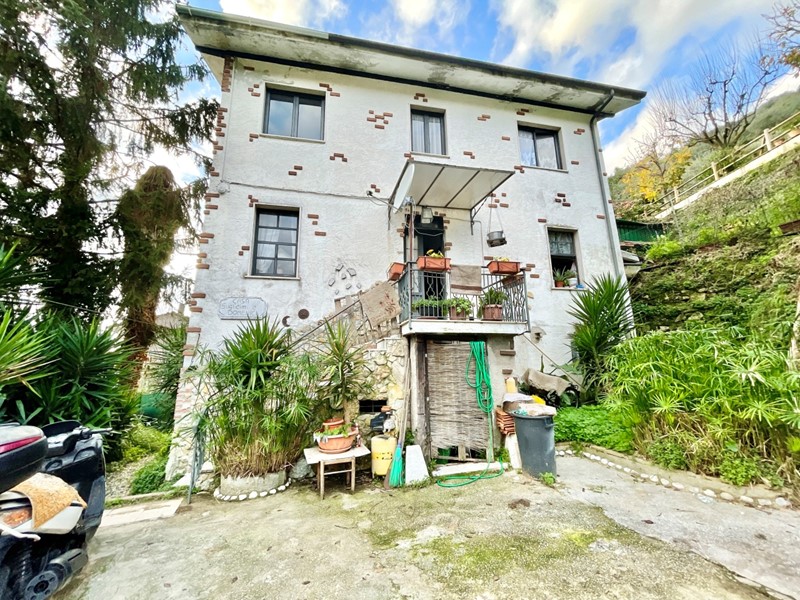 Casa Semi Indipendente in Vendita a Pietrasanta, zona Solaio, 260'000€, 90 m²