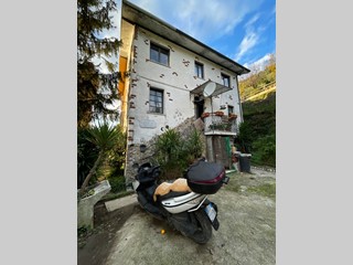 Casa Semi Indipendente in Vendita a Pietrasanta, zona Solaio, 260'000€, 90 m²