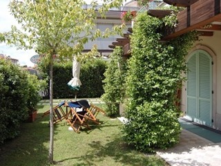 Casa Indipendente in Vendita a Montignoso, zona Cinquale, 970'000€, 190 m², arredato