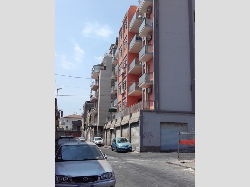 Trilocale in Vendita a Catania, zona Catania (CT), 98'000&euro;, 60 m², arredato