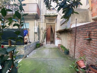 Casa Indipendente in Vendita a Barcellona Pozzo di Gotto, 30'000€, 90 m²