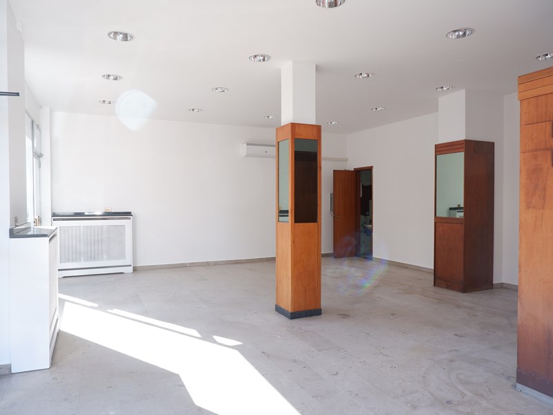 Ufficio in Affitto a Aosta, 530€, 70 m²
