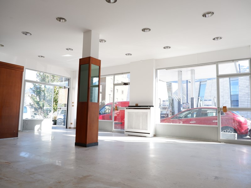 Ufficio in Affitto a Aosta, 530€, 70 m²