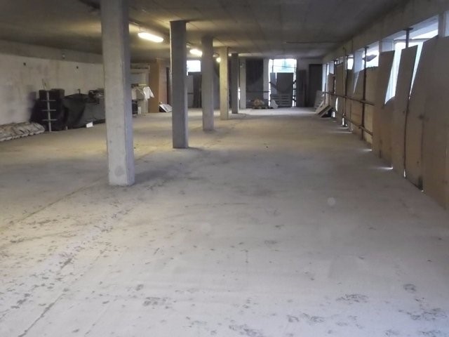 Immobile commerciale in Affitto a Lucca, 5'000€, 1100 m²