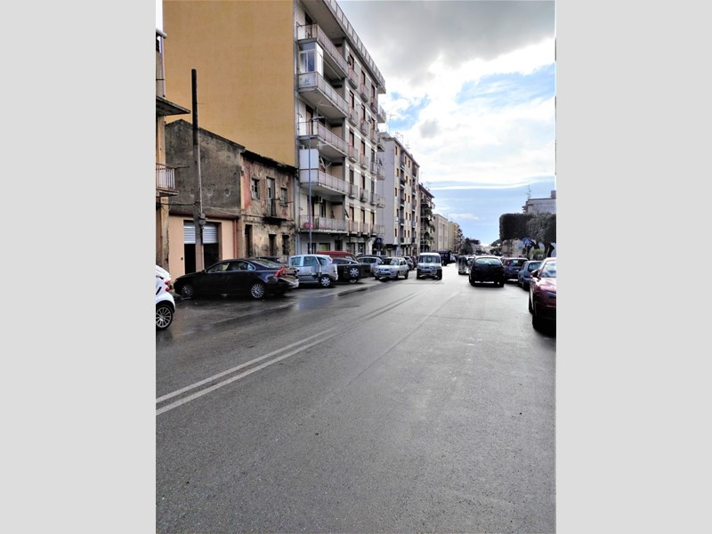 Capannone in Vendita a Messina, 255'000€, 200 m²